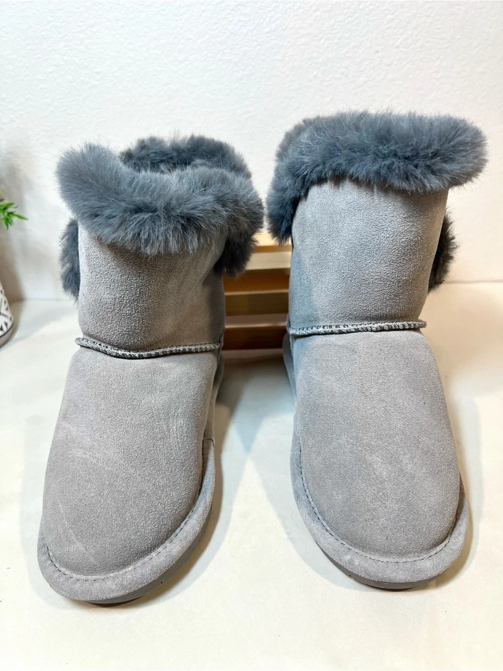 NWT BearPaw Kids Grey Sherpa Lined Suede Winter Boots Size 13